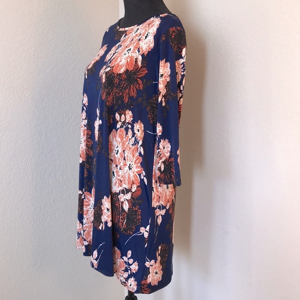Tres Bien Dress Size Medium - Picture 3 of 8